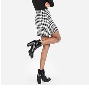 High waisted houndstooth straight mini skirt
